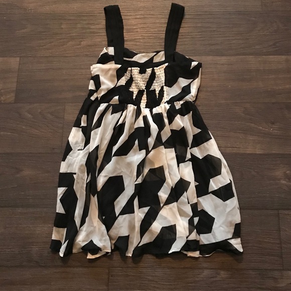 ***SOLD***Black and White Babydoll Dress - Picture 4 of 5